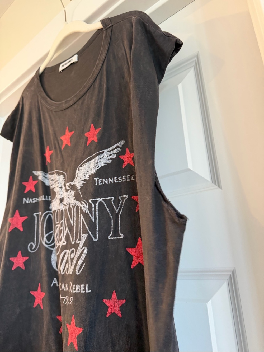 Johnny Cash Muscle Tee - Black with Red Stars - Picture 2 of 4